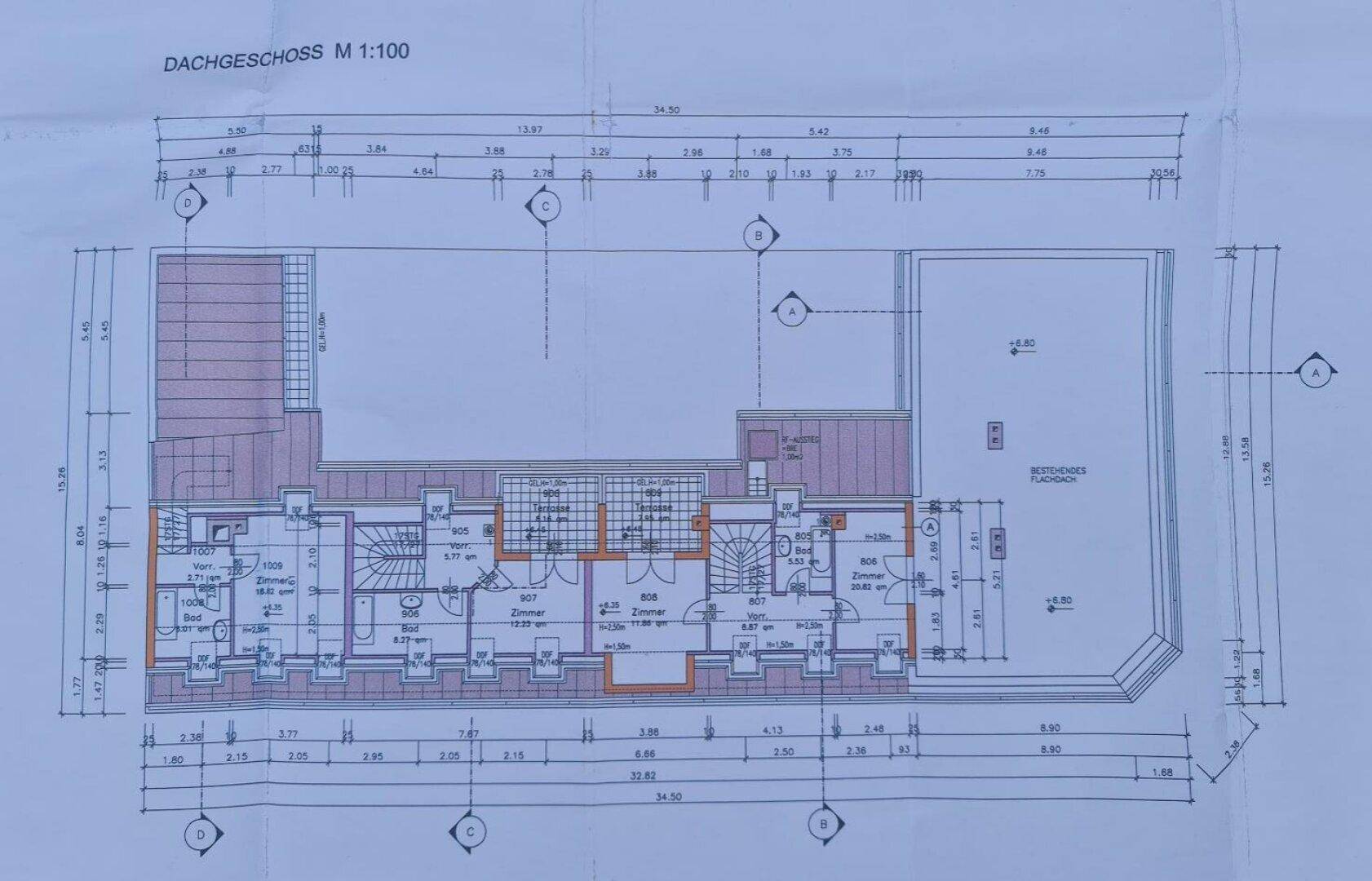 Grundriss des Dachgeschosses mit Wohnungen und Dachschrägen.