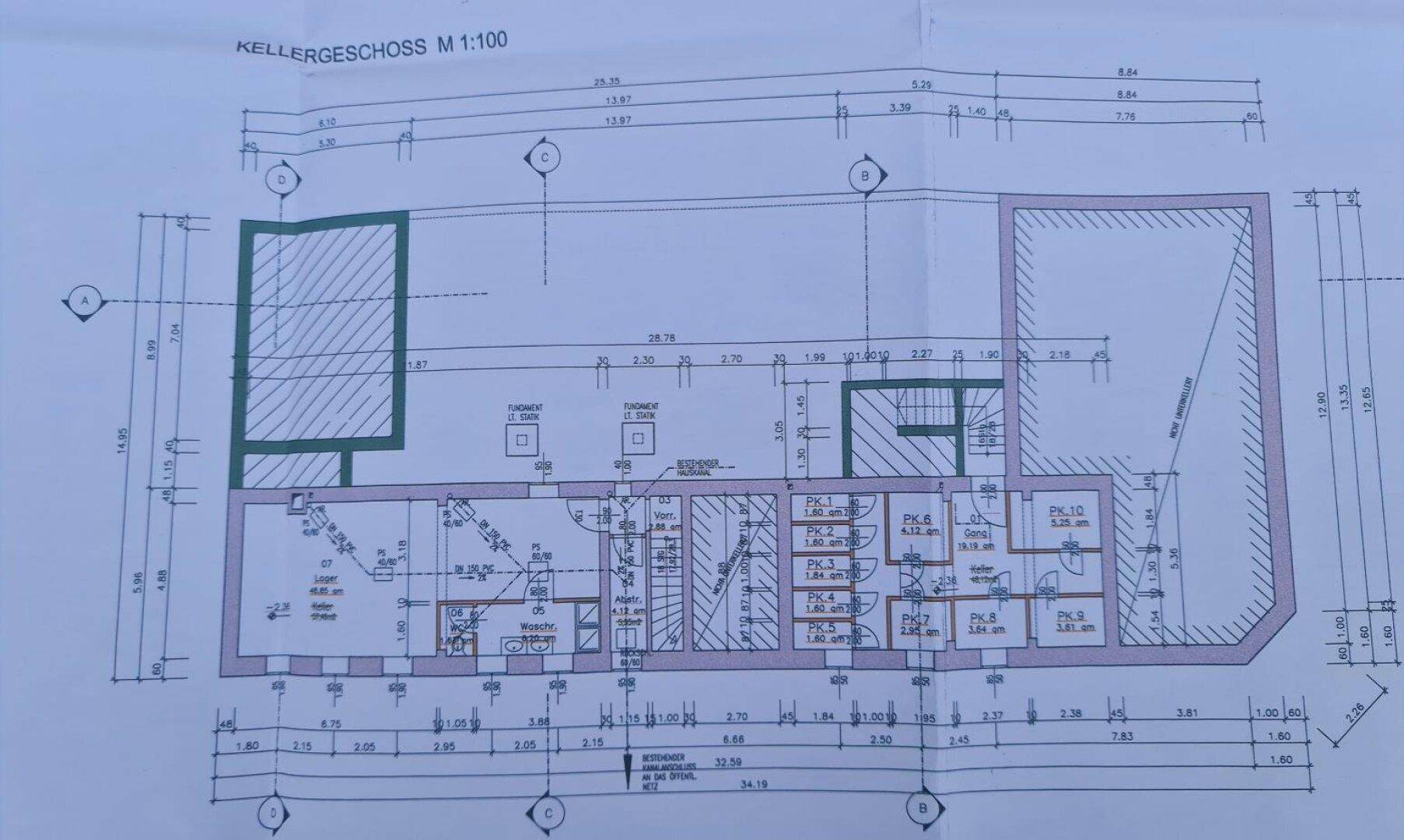 Grundriss des Kellergeschosses mit verschiedenen Räumen und Abstellflächen.