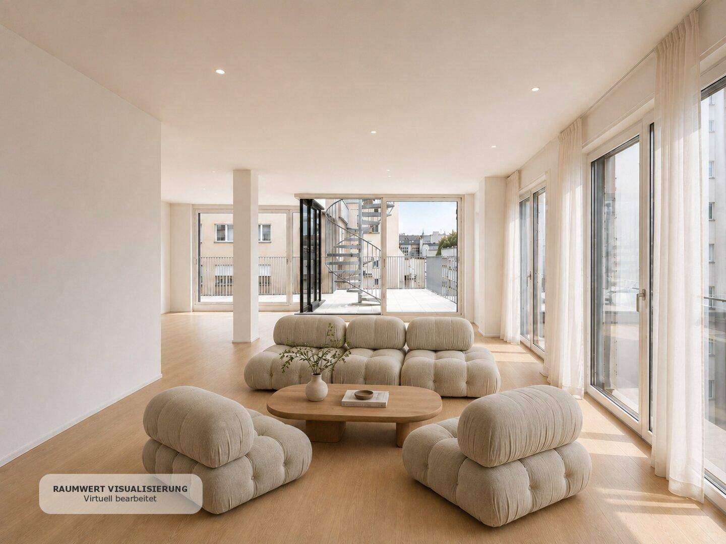 Heller Wohnbereich mit modernem Sofa, Couchtisch und großen Fenstern mit Blick auf eine Wendeltreppe.