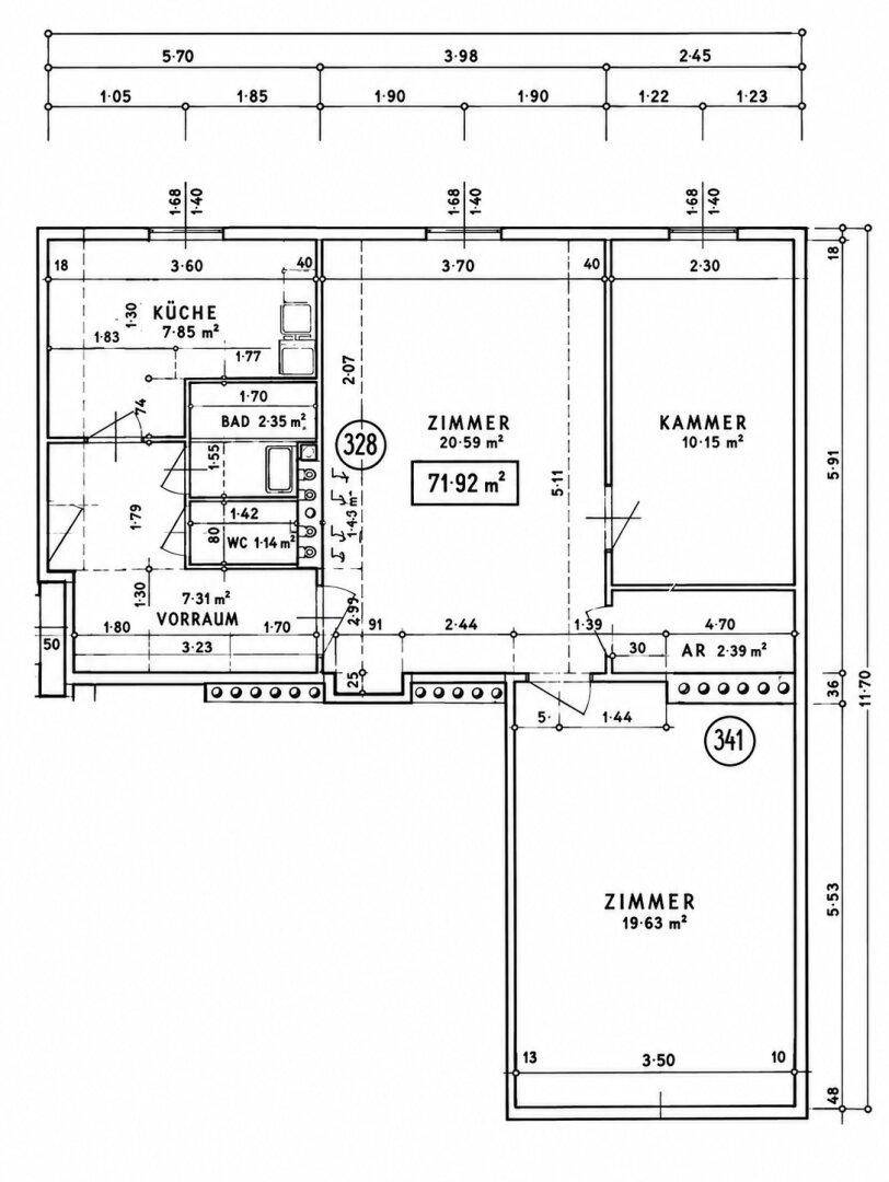 Grundrissplan einer Wohnung mit Zimmern, Küche, Bad und WC, inklusive Maßangaben.