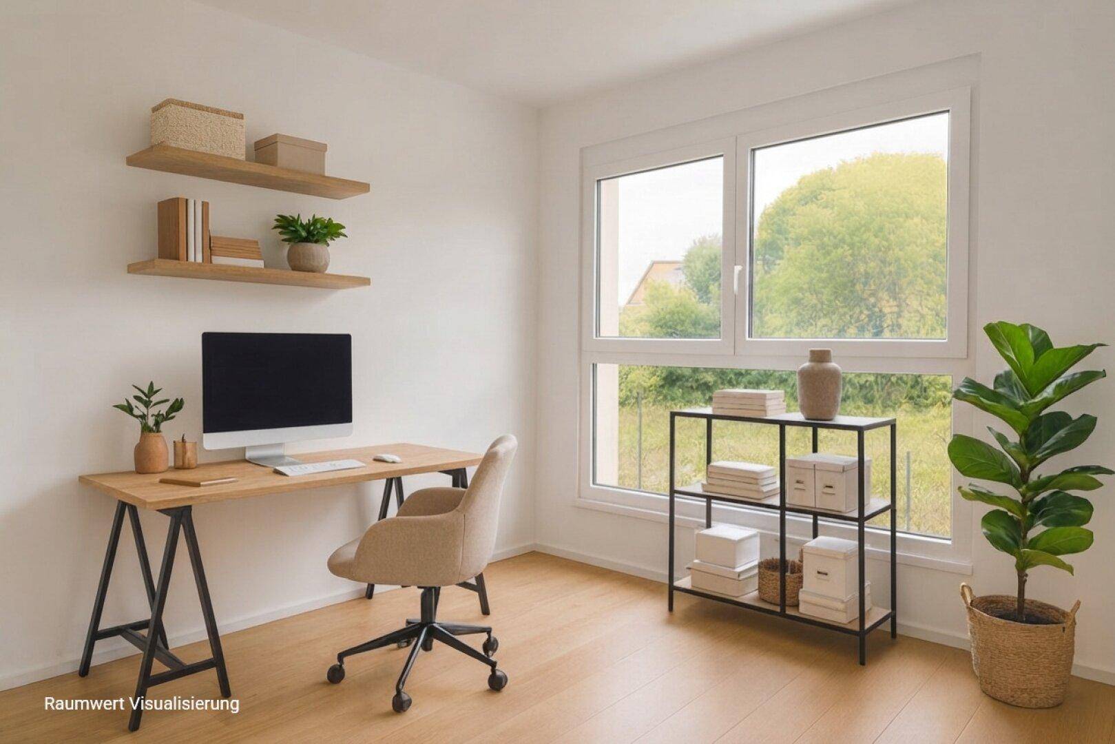 Helles Arbeitszimmer mit Holzboden, großem Fenster und schlichten Holzregalen.