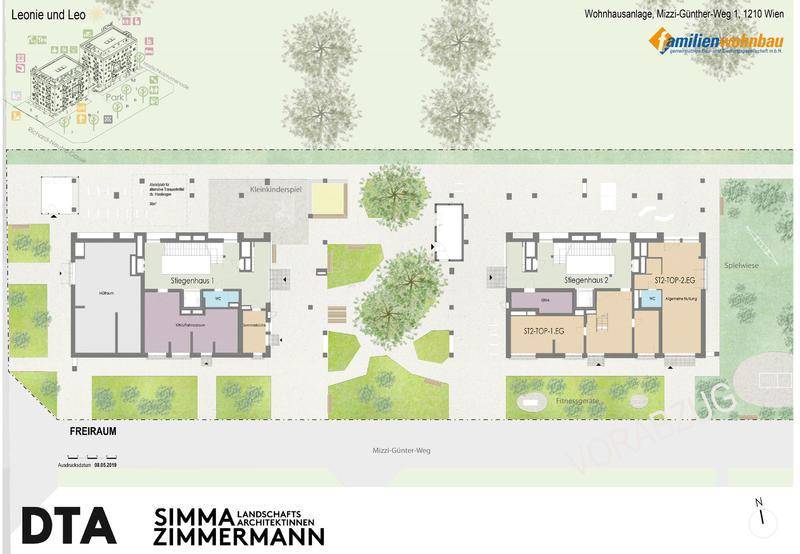 Übersichtsplan der Wohnanlage mit zwei Gebäuden, Grünflächen, Wegen und einem Kinderspielplatz.