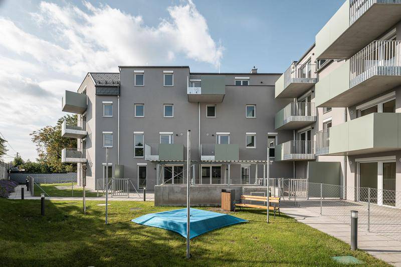 2326 Lanzendorf, Untere Hauptstraße 11 – další