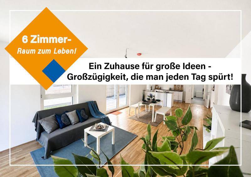 Heller, offener Wohn- und Essbereich mit Holzboden und Zugang zum Außenbereich, ideal für große Ideen.