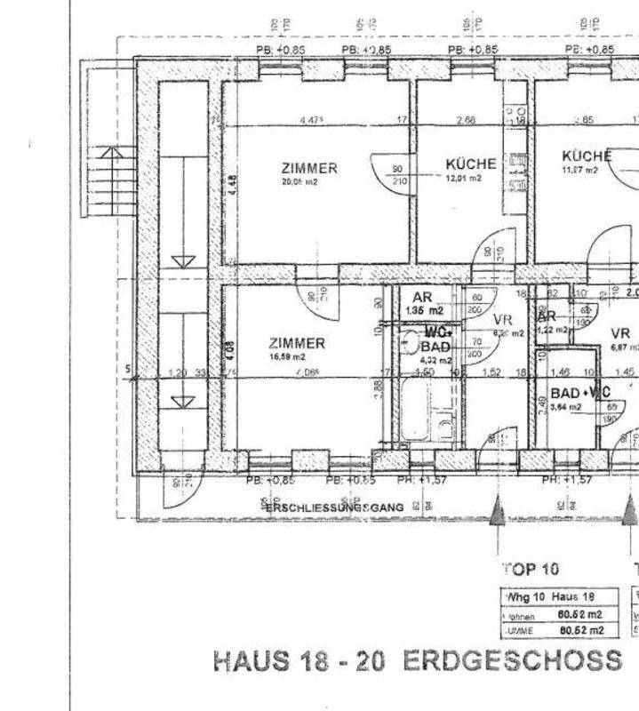 Grundriss des Erdgeschosses von Haus 18-20 mit mehreren Zimmern, Küchen und Bädern.