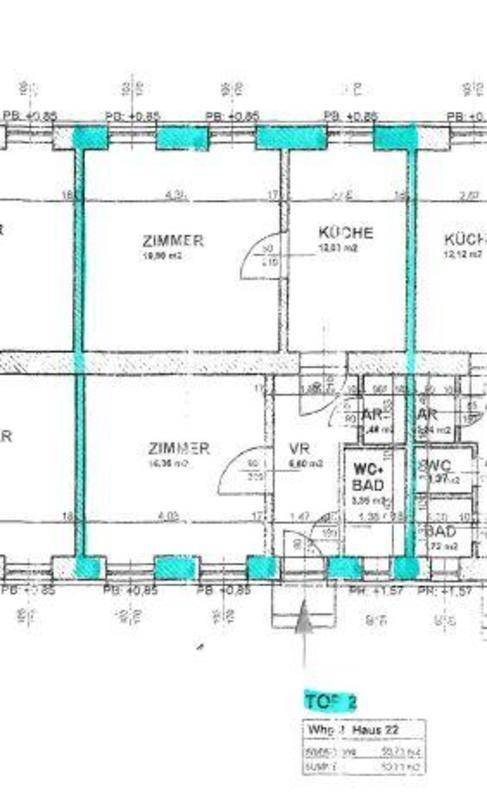 Grundrissplan einer Wohnung mit mehreren Zimmern, Küche und zwei Bädern.