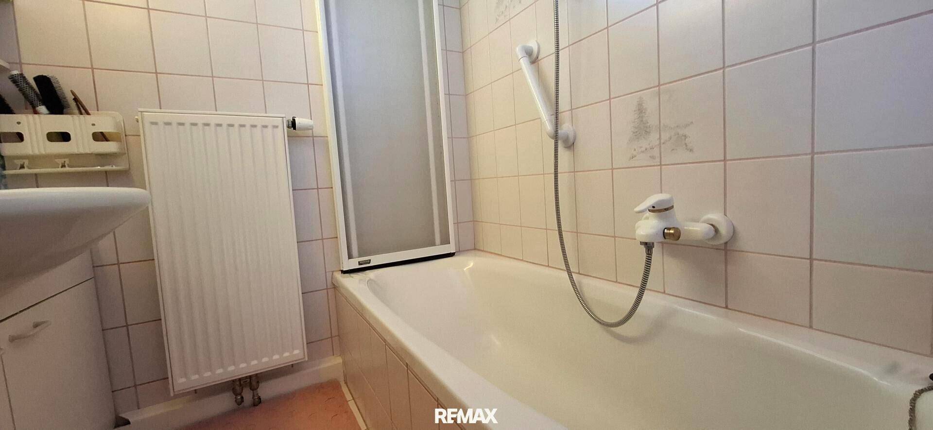 VERKAUFT - Gemütliche 3.Zi.-Wohnung mit Sonnenbalkon in Thalgau - Więcej