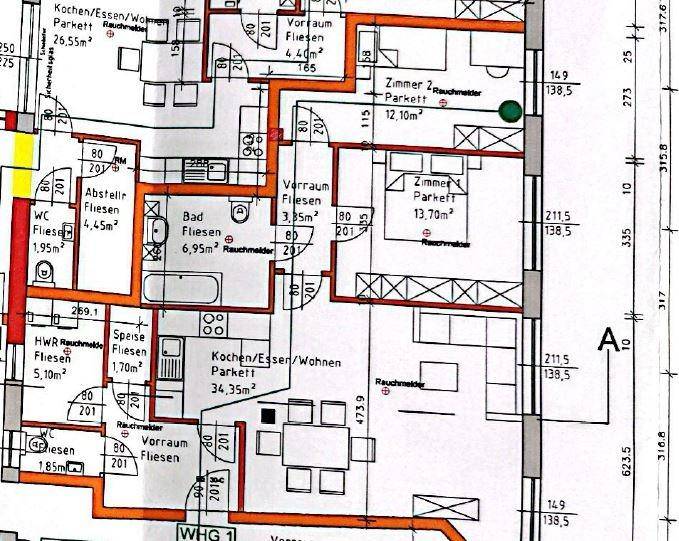 Detaillierter Grundriss einer Wohnung mit mehreren Zimmern, Bad und offener Wohnküche.