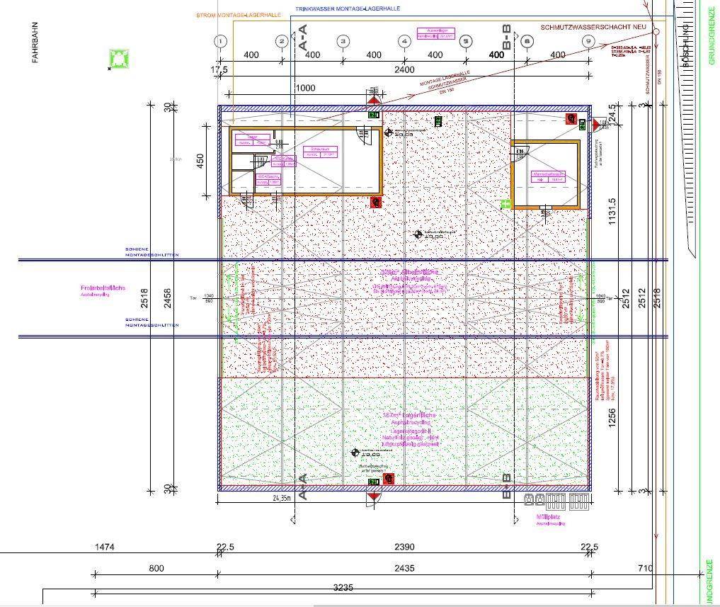 Detaillierter Grundriss der Lagerhalle mit Maßen und eingezeichneten Bereichen.