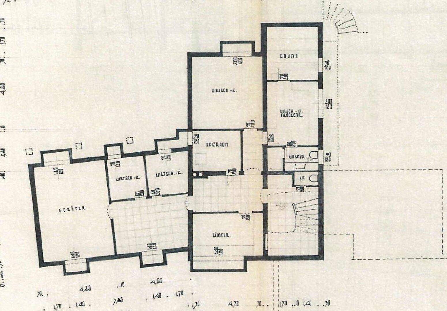 Grundrissplan des Untergeschosses mit Kellerräumen, Heizraum, Sauna und Weinkeller.