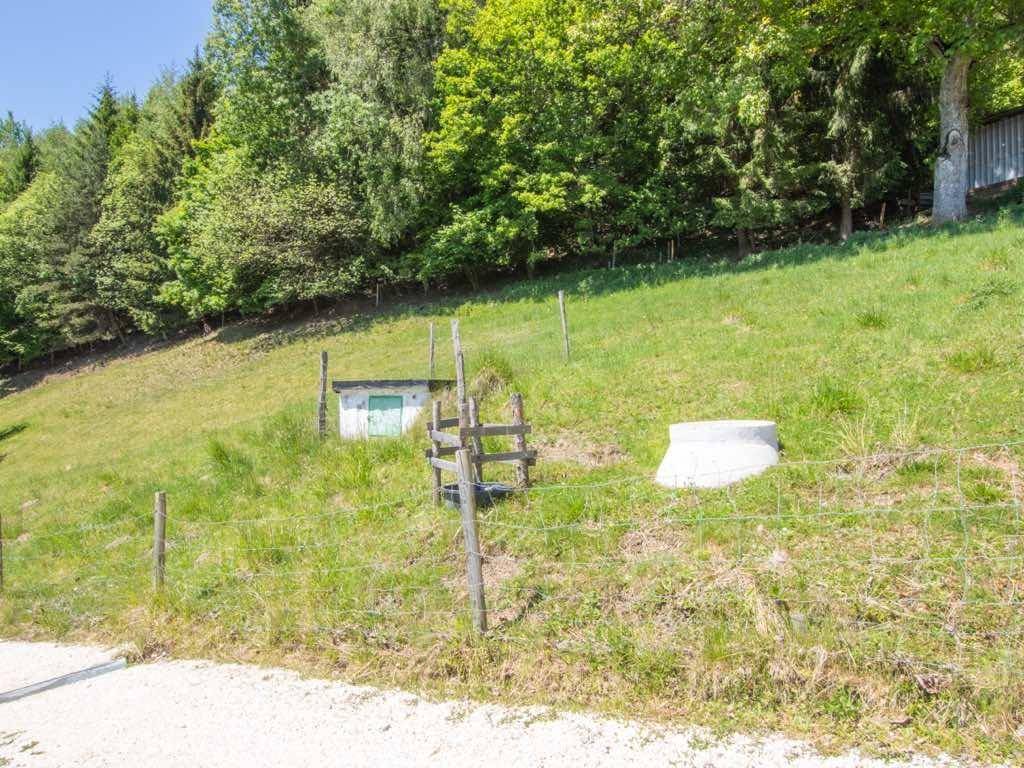 Seltene Alleinlage mit Aussicht - 3.75 ha am Stadtrand - eigenes Wasser - Ansicht 6