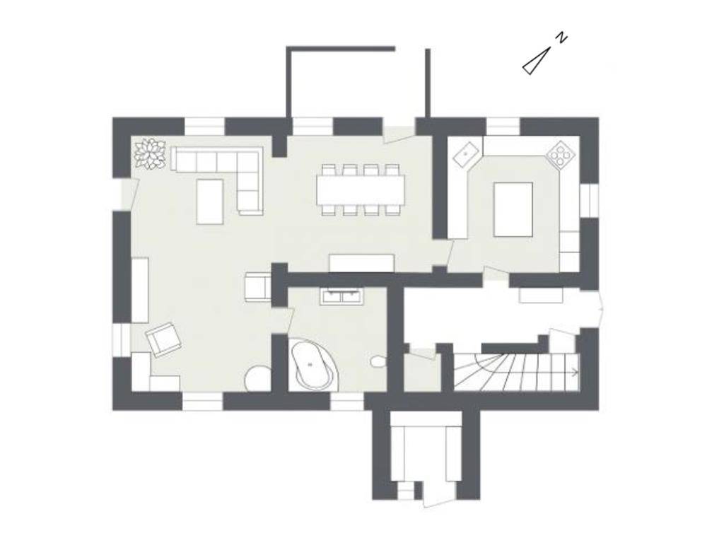 Grundriss des Erdgeschosses mit offenem Wohn- und Essbereich, Küche und Badezimmer.