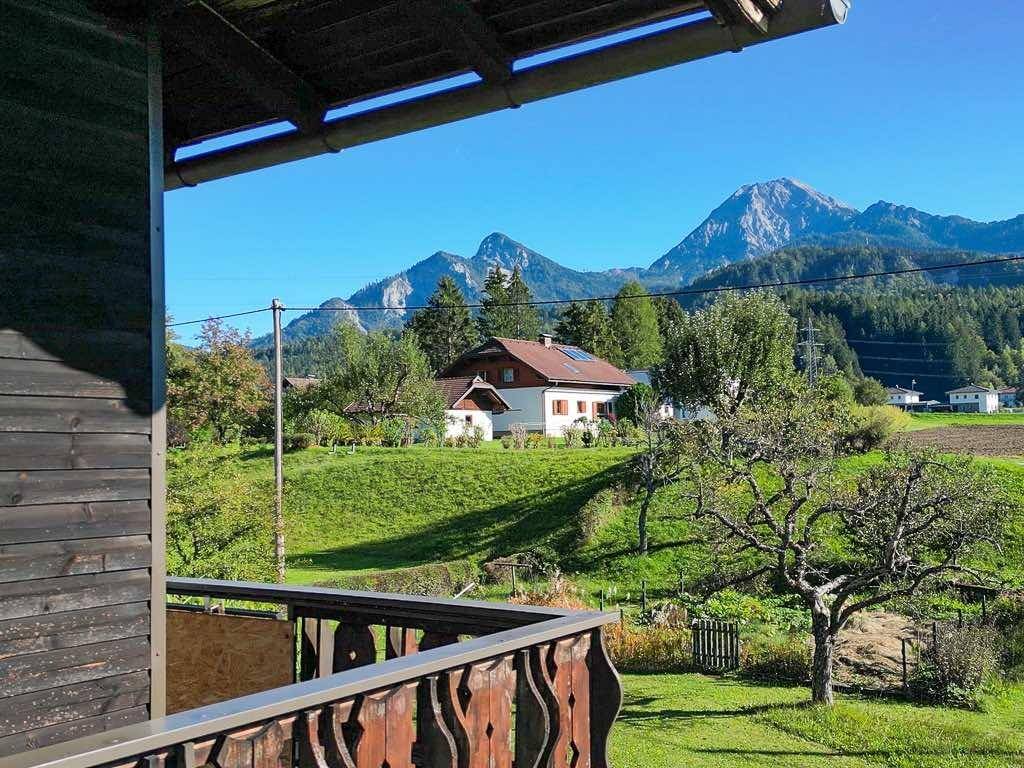 Balkon mit Blick auf den Mittagskogel