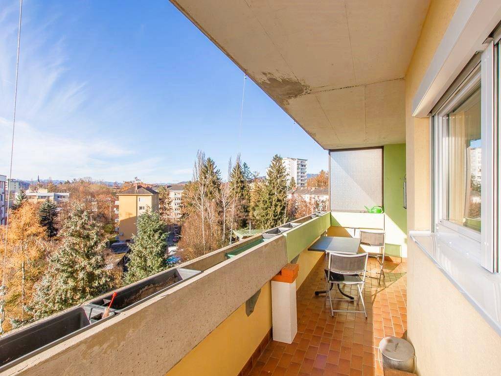 Balkon mit Ausblick über Graz