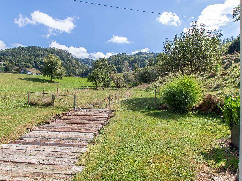 Brücke auf die Wiese