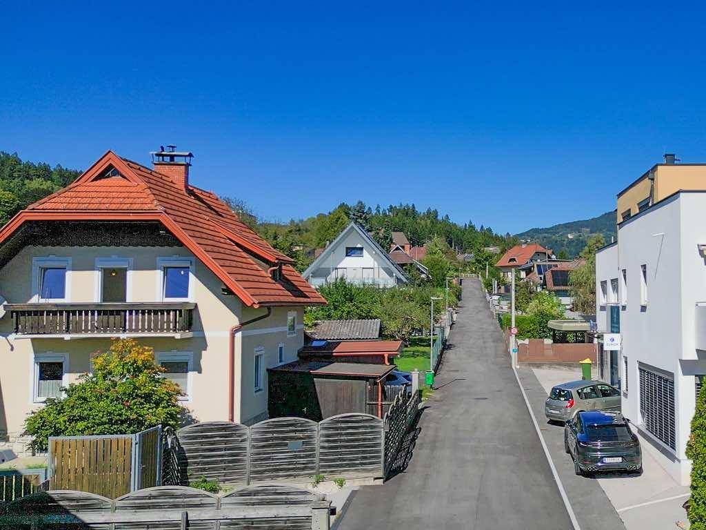 Haus und Umgebung