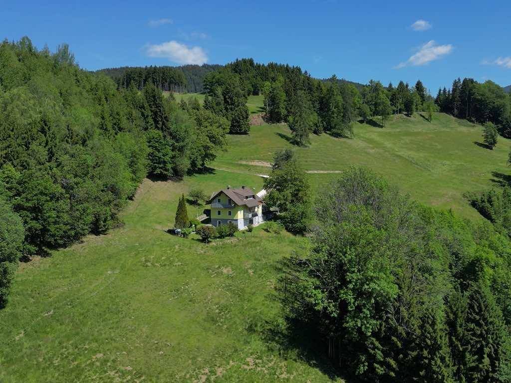 Seltene Alleinlage mit Aussicht - 3.75 ha am Stadtrand - eigenes Wasser - Ansicht 3