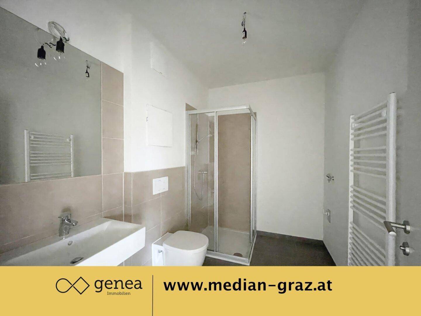 Modernes Badezimmer mit Dusche, Waschbecken, WC und beheiztem Handtuchhalter.