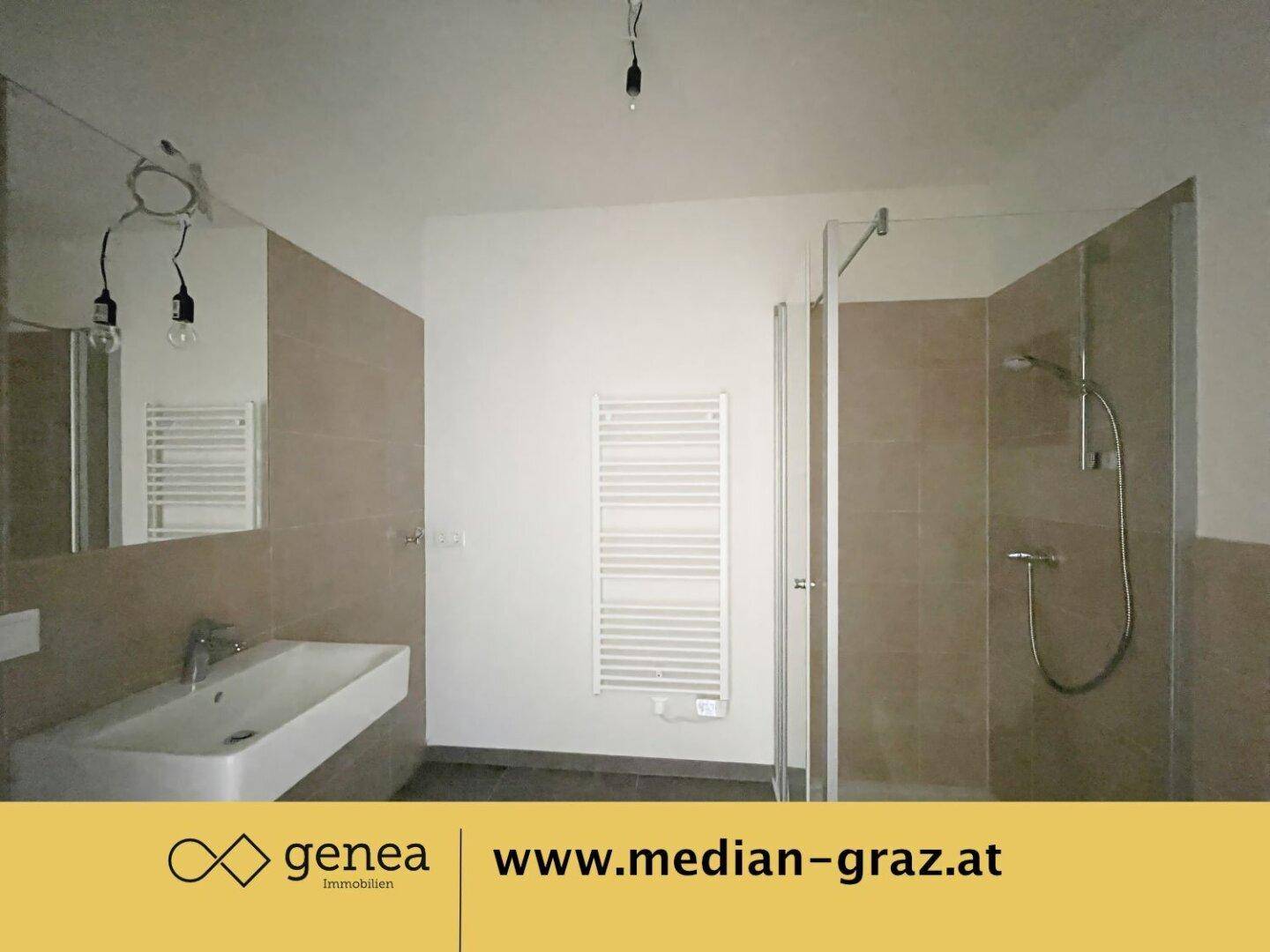 Modernes Badezimmer mit Dusche, Einzelwaschbecken und beheiztem Handtuchhalter.