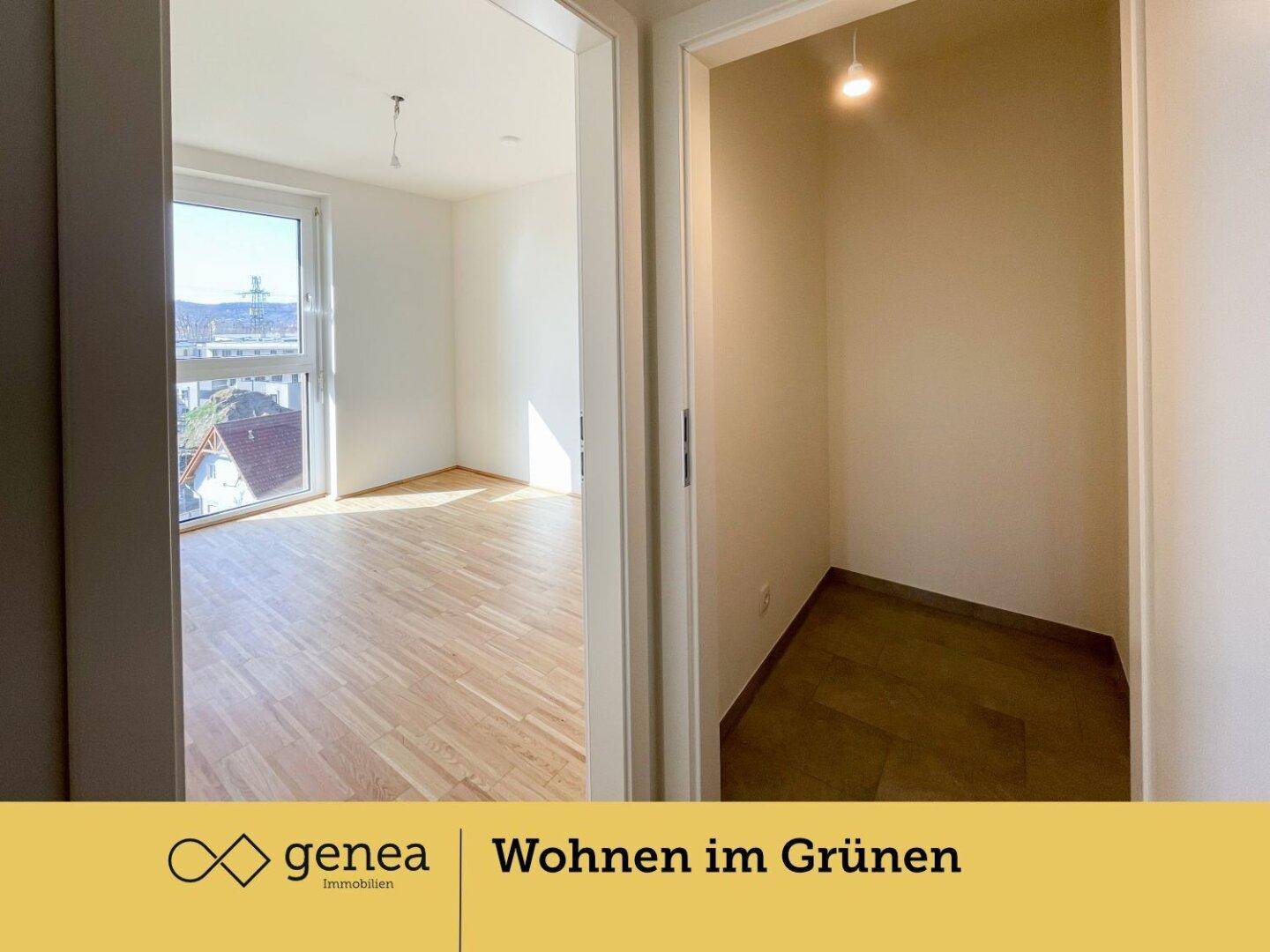 Praktischer Abstellraum mit Parkettboden, ideal für zusätzlichen Stauraum in der Wohnung.