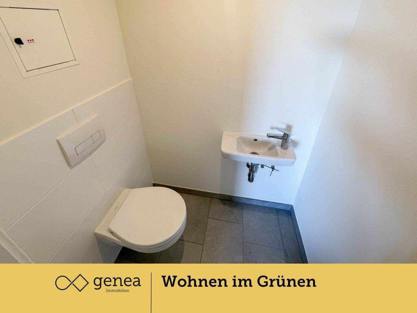 Modernes Gäste-WC mit wandhängendem WC und kleinem Waschbecken.