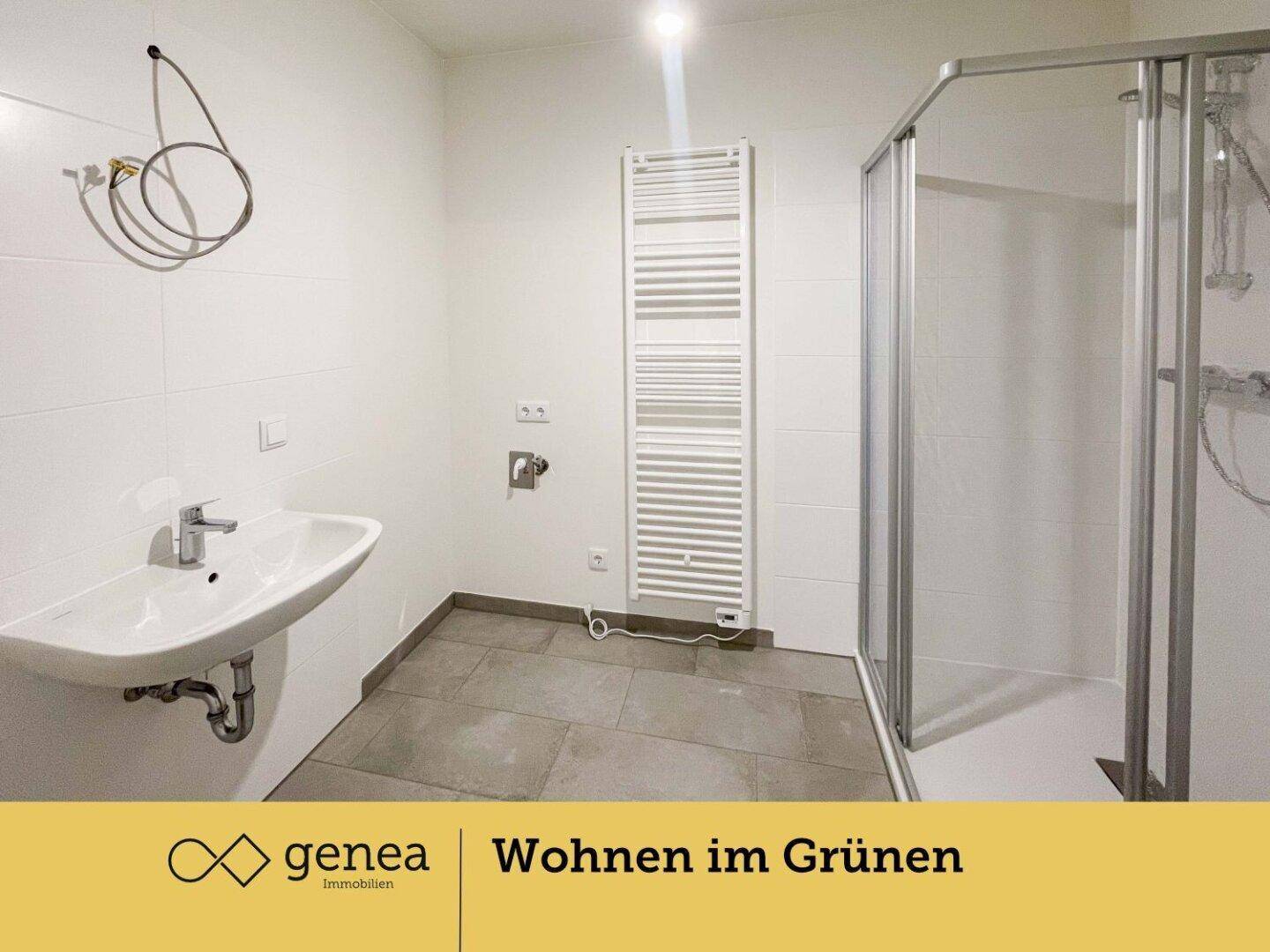 Modernes Badezimmer mit Duschkabine, Waschbecken, weißen Fliesen und beheiztem Handtuchhalter.