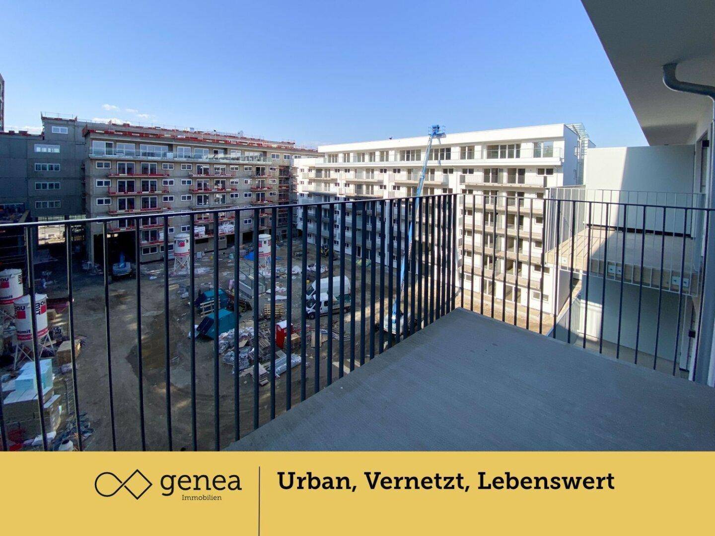 Balkon mit Blick auf die umliegenden Neubauten und Baustellen in der Nachbarschaft.