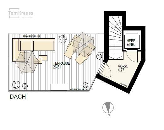 Grundriss des Dachgeschosses mit großer Terrasse und Zugang über eine Treppe.