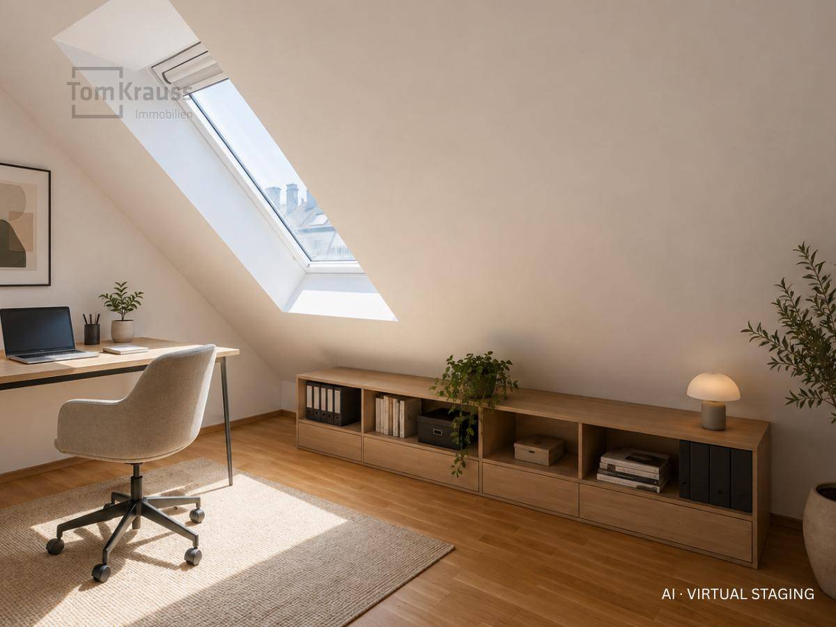 Modernes Heimbüro mit Holzboden, Dachfenster und funktionaler Einrichtung.