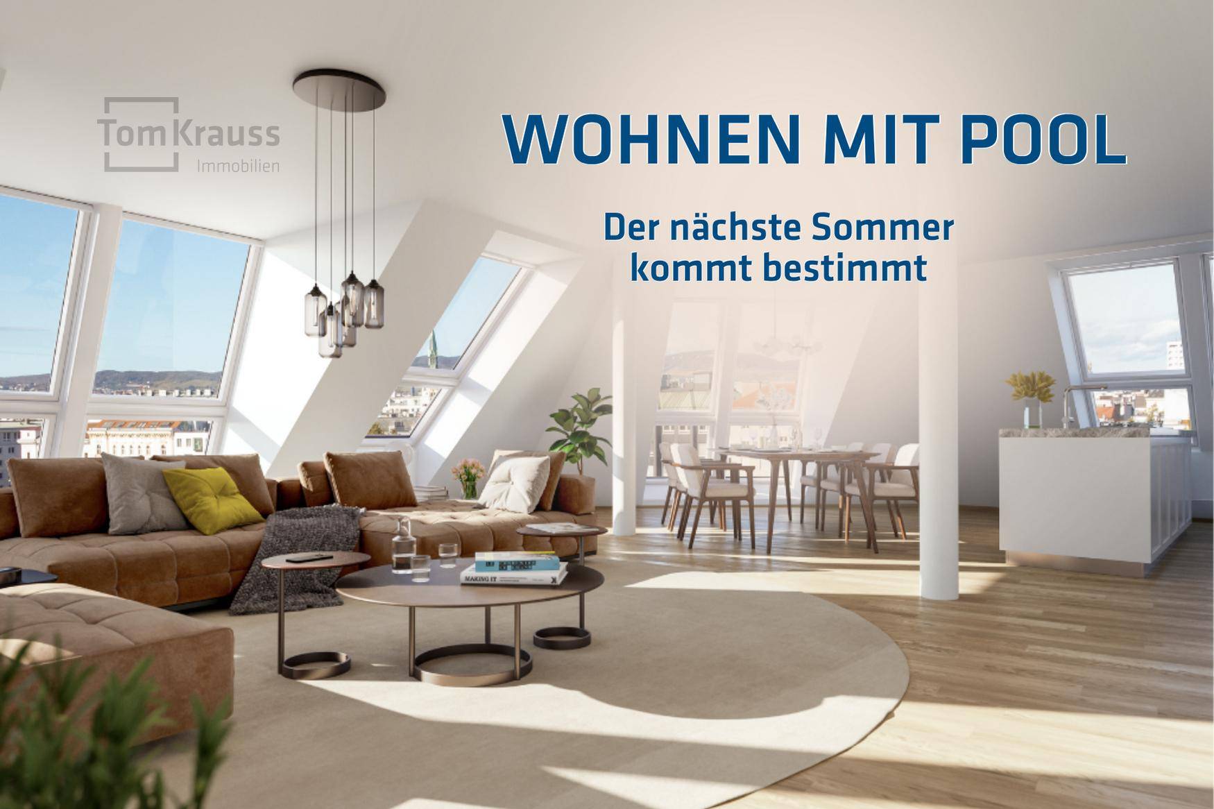 Lichtdurchfluteter Wohn- und Essbereich mit offener Küche und Dachschrägenfenstern, beworben mit "Wohnen mit Pool".