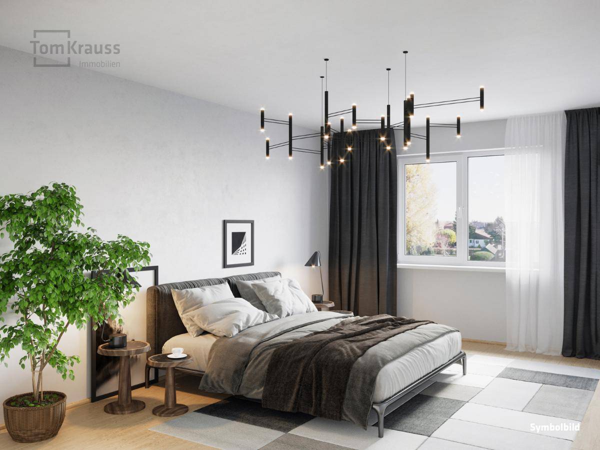Helles Schlafzimmer mit modernem Bett, stilvoller Beleuchtung und großem Fenster.
