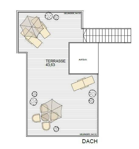 Grundriss der Dachterrasse mit großzügiger Fläche, Sitzgelegenheiten und Aufzugzugang.