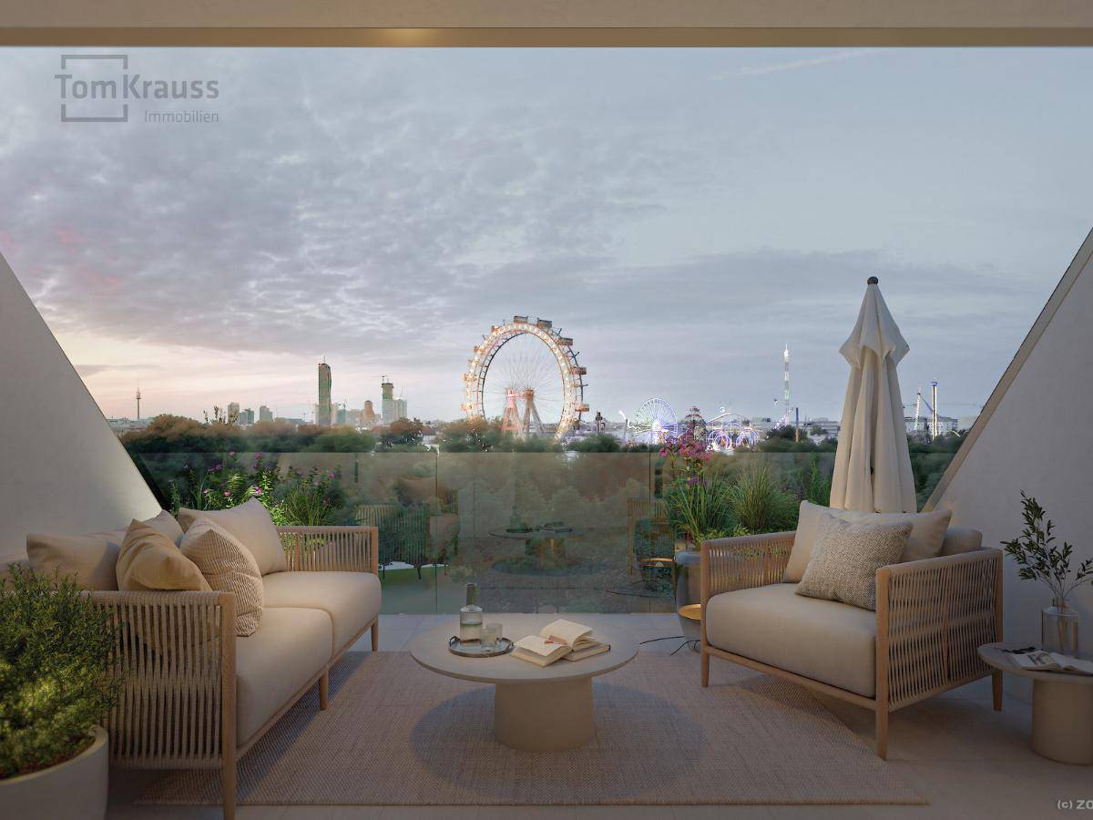 Gemütlicher Balkon mit Loungemöbeln und beeindruckendem Blick auf die Stadt und das Riesenrad.