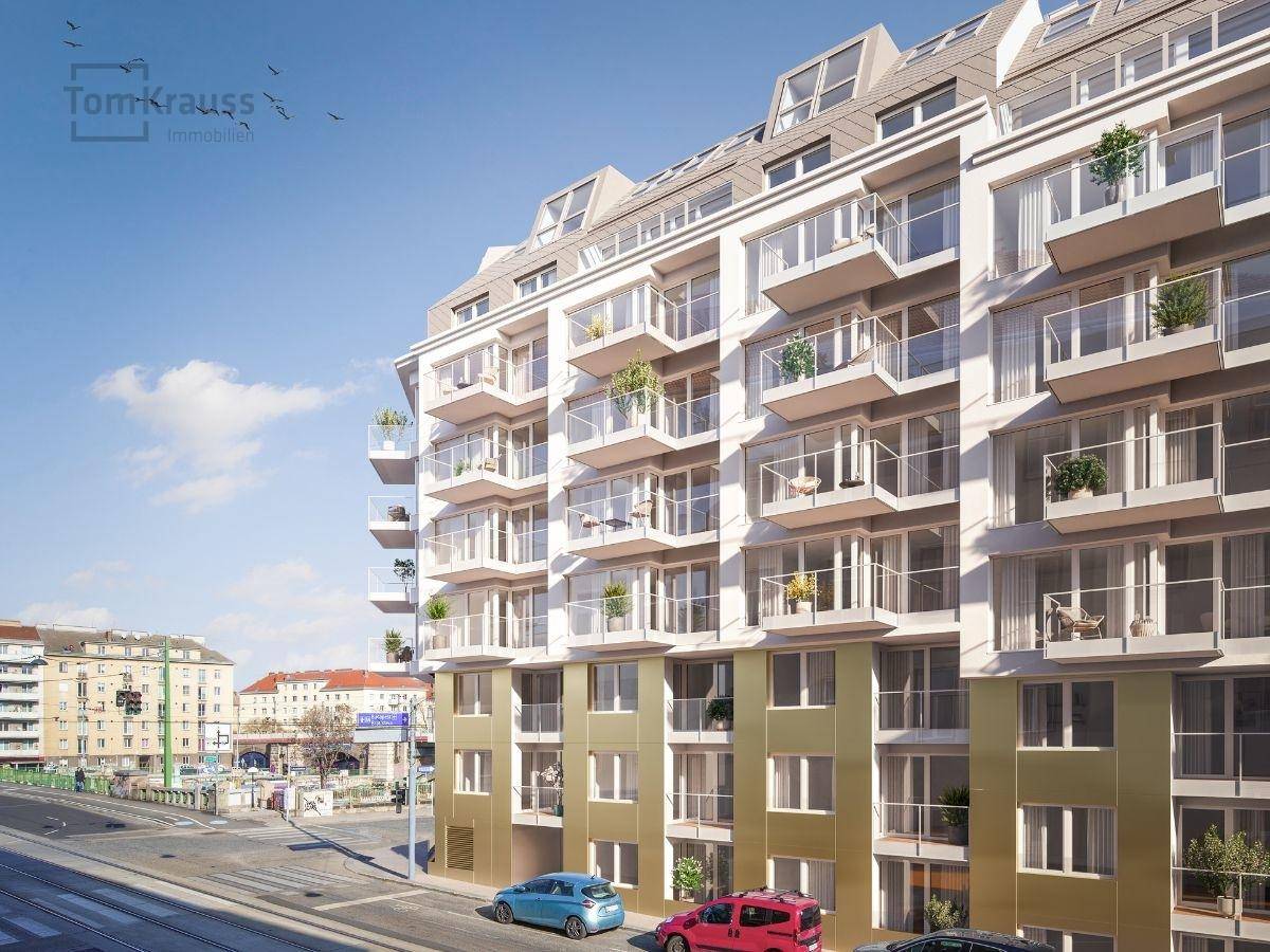 Moderne Wohnhausfassade mit zahlreichen Balkonen und großen Fensterfronten in urbaner Umgebung.