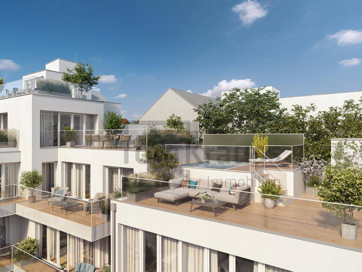 Großzügige Dachterrasse mit Sitzgelegenheiten, Pflanzen und einem kleinen Pool oder Whirlpool.