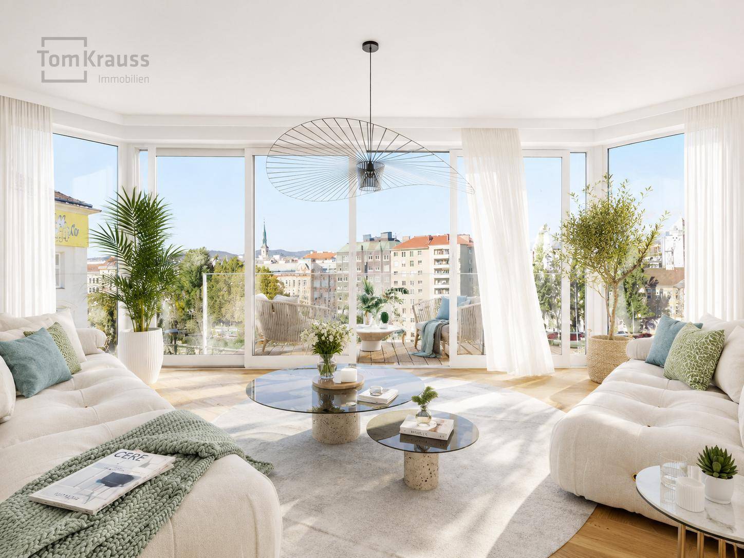 Lichtdurchflutetes Wohnzimmer mit großen Fenstern, Stadtblick und Zugang zu einem Balkon.