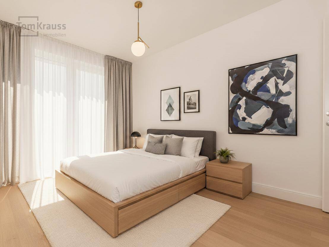 Modern eingerichtetes Schlafzimmer mit Holzboden, großem Bett und stilvoller Dekoration.