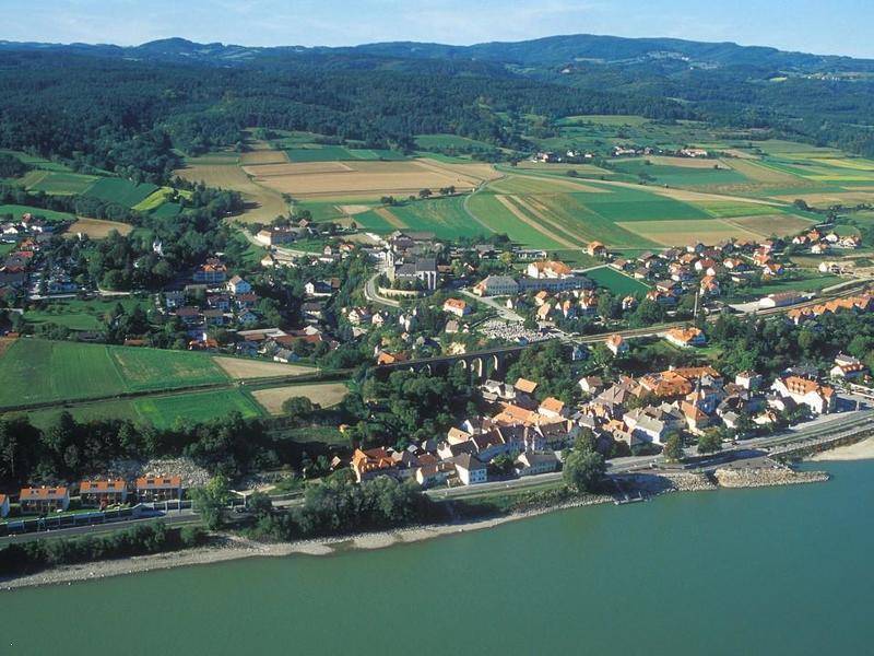 GROSSVOLUMIGER GRUND 11.000m2 davon ca. 5.000m2 BAUGRUND MIT WOHNPROJEKT