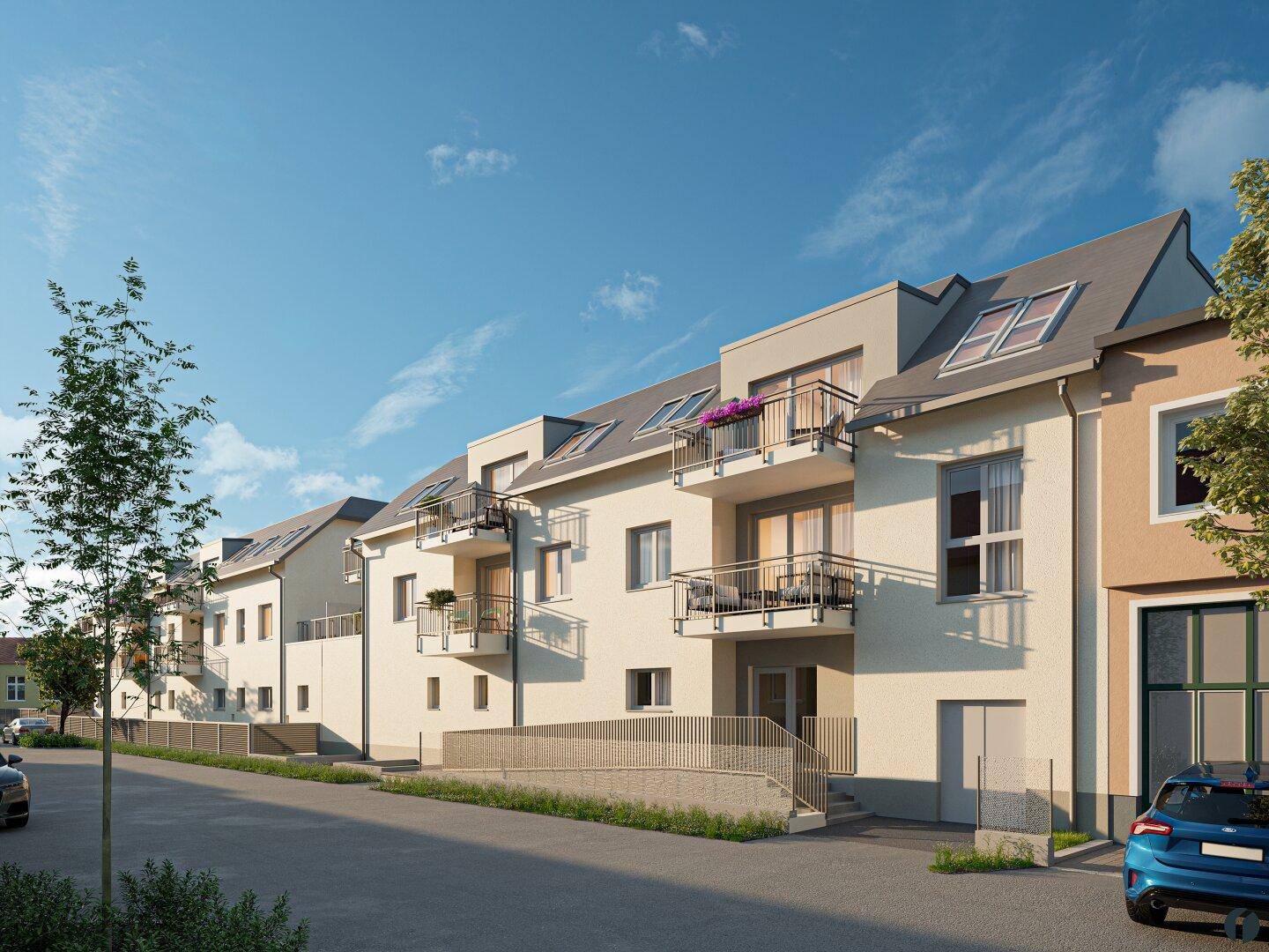 Fassade der Wohnanlage mit Balkonen und einer Rampe für barrierefreien Zugang.