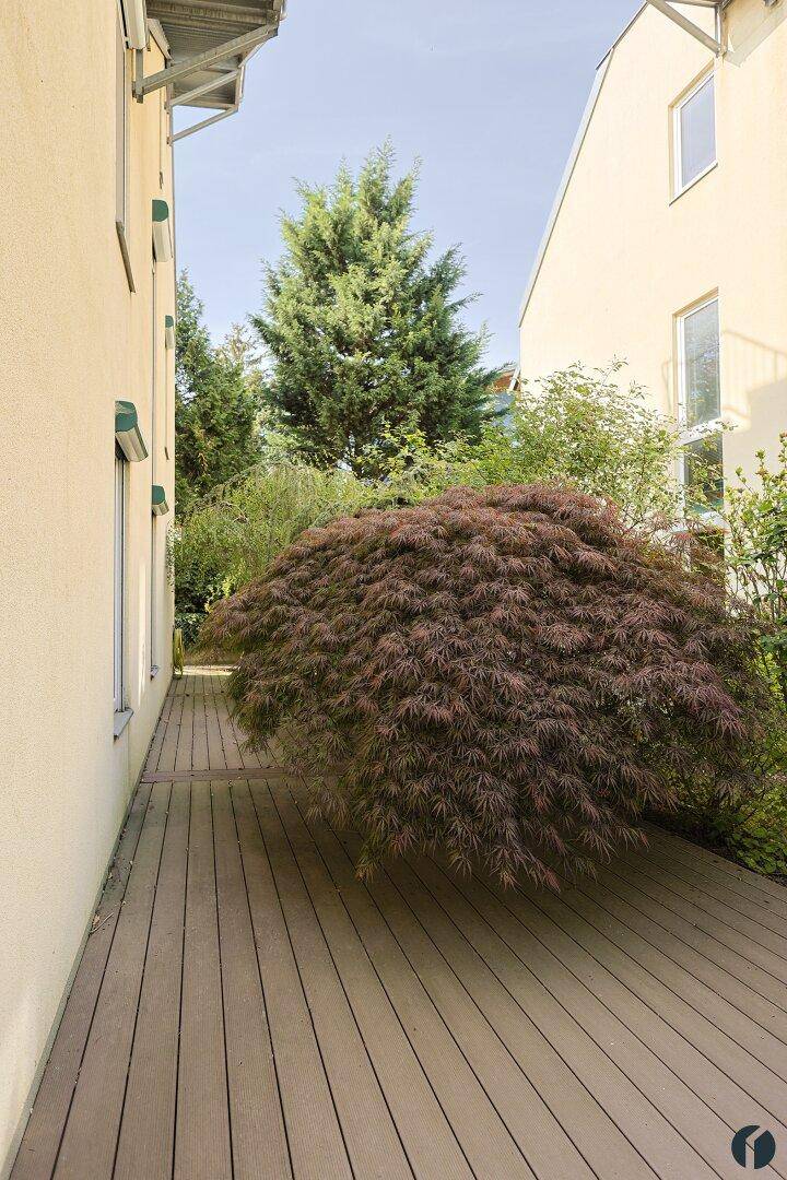 Terrasse hinter dem Haus