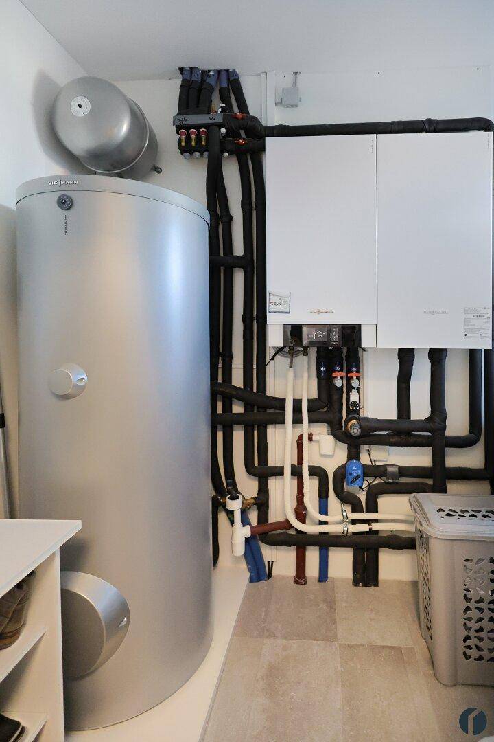 Technikraum Luftwärmepumpe und Boiler