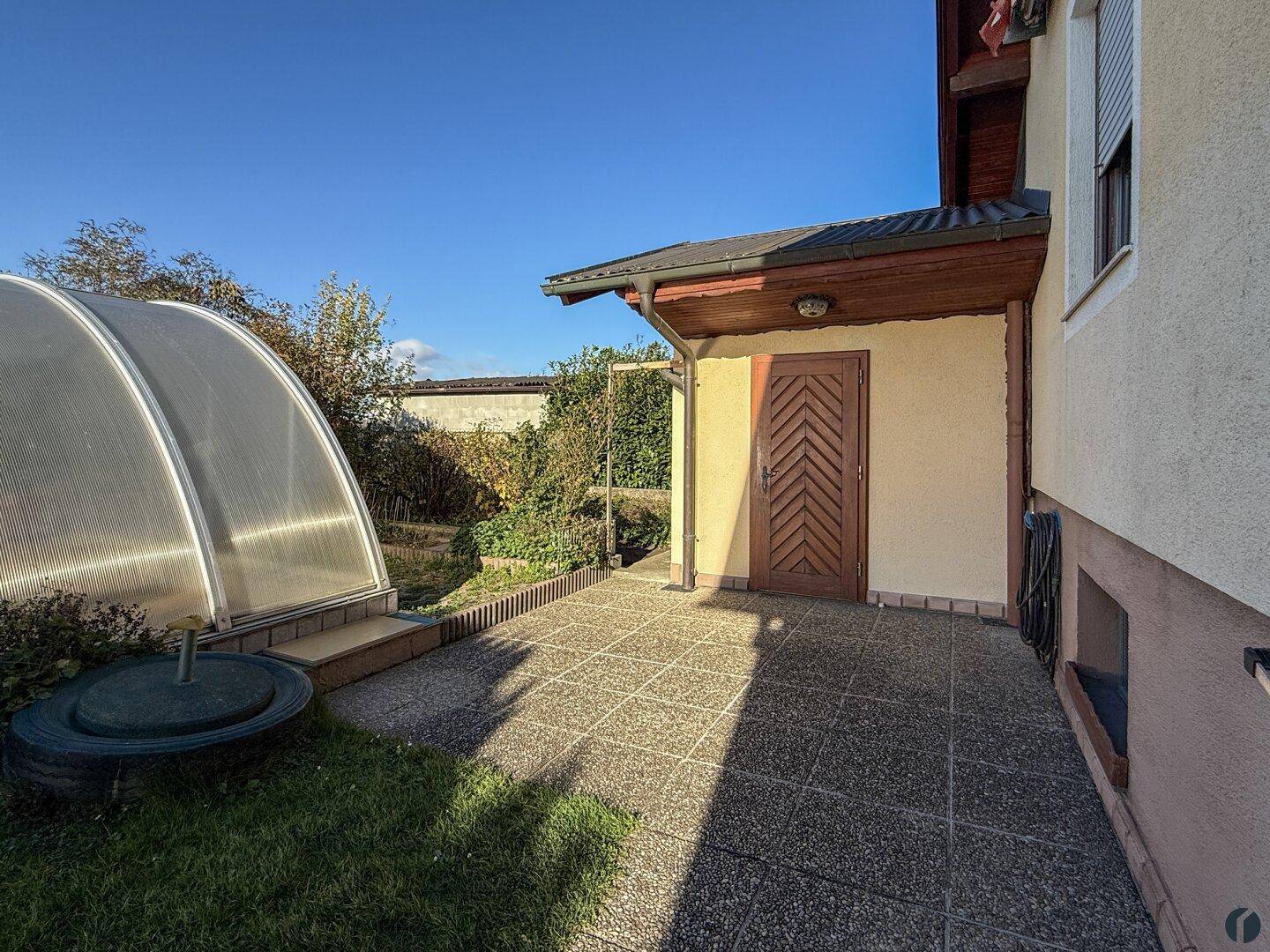 westliche Terrasse beim Pool