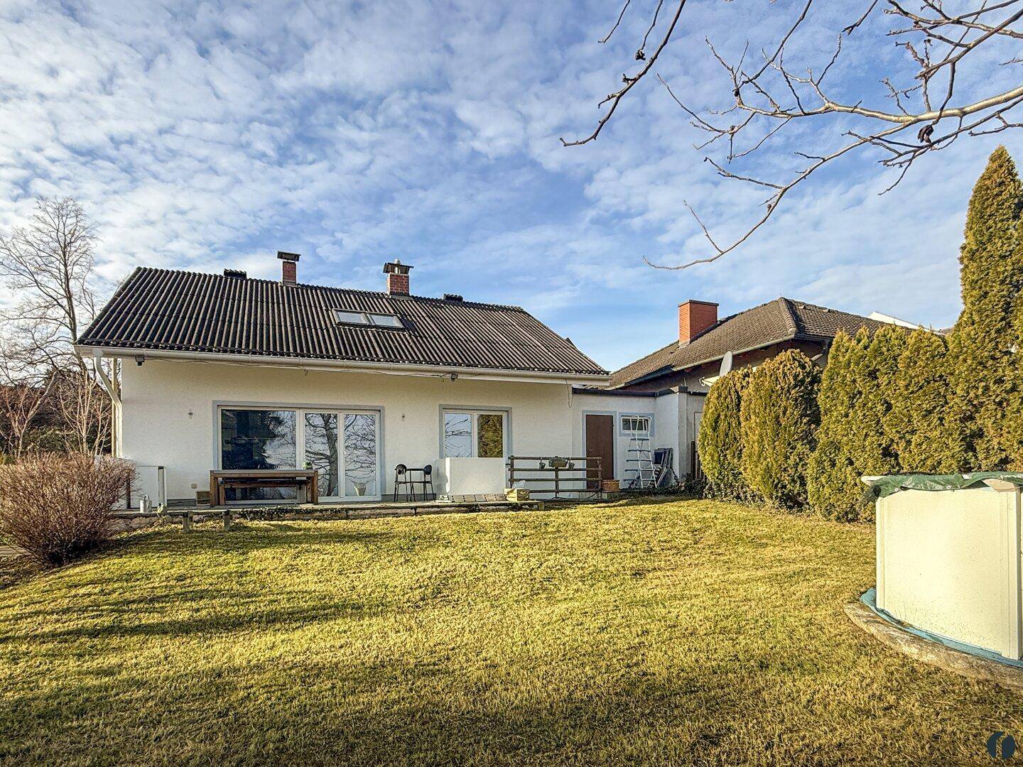 Blick vom Garten aufs Haus