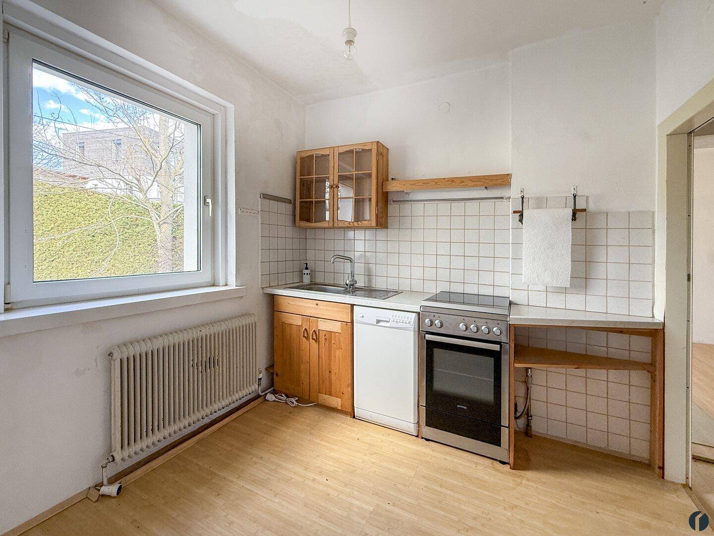Charmantes Haus mit tollem Grundstück in Grün-Ruhelage - Widok 6