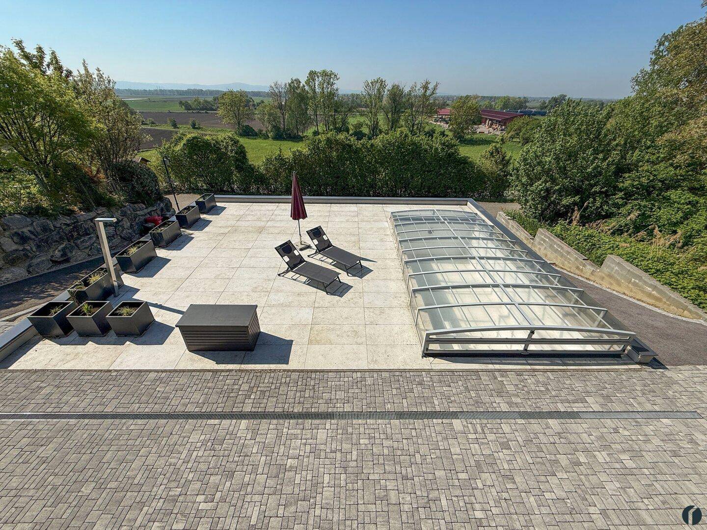 Terrasse mit Pool