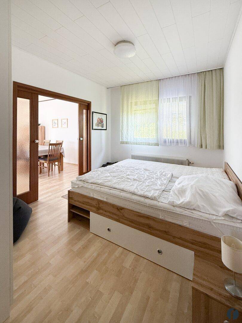 Schlafzimmer 1