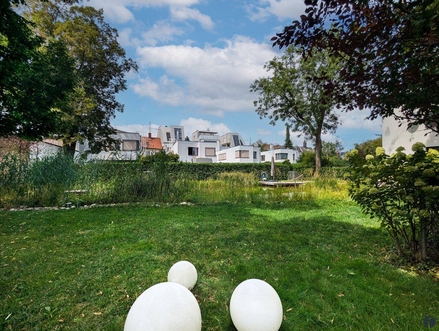 Großzügige Gartenanlage