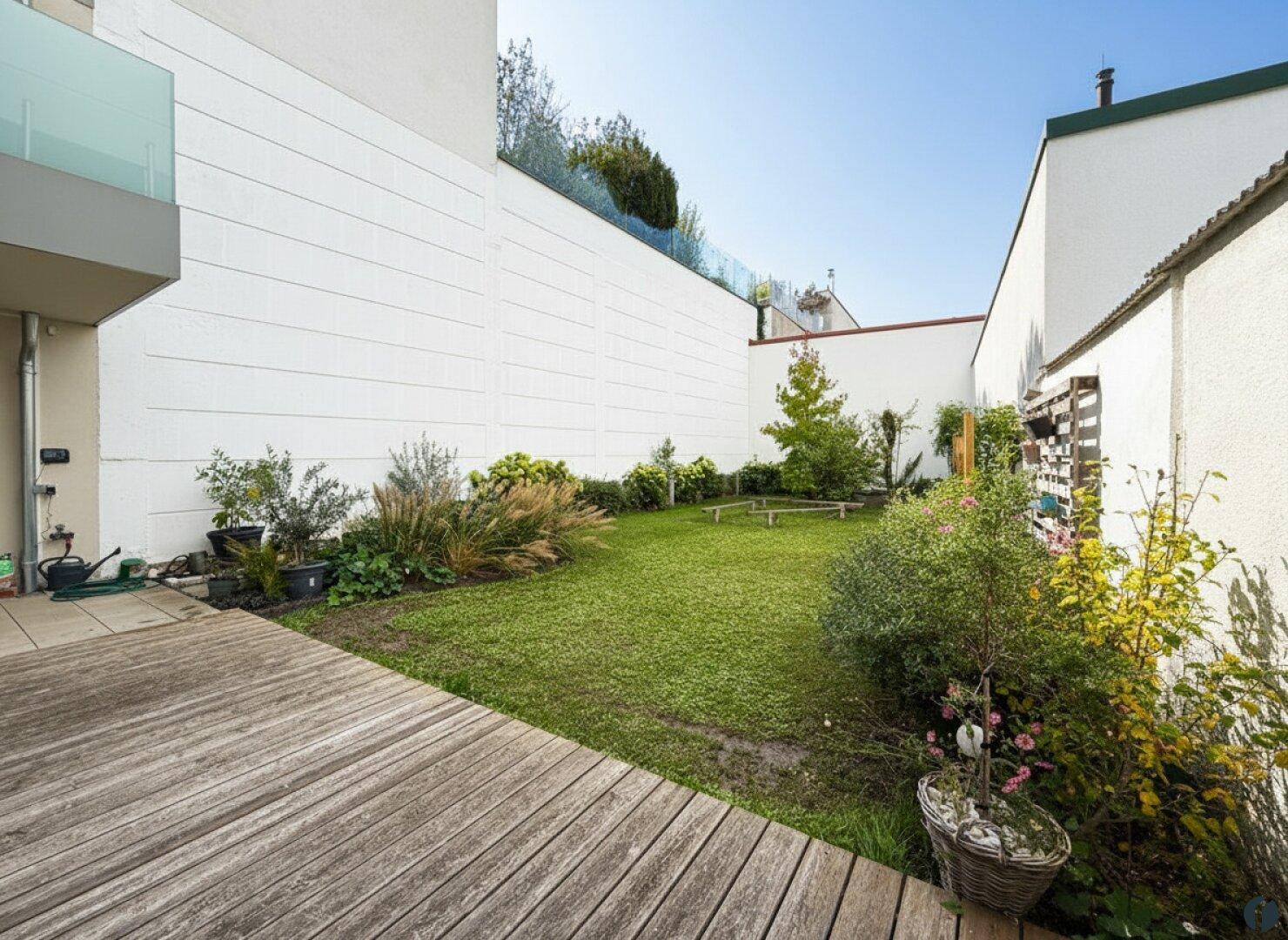Garten mit Terrasse