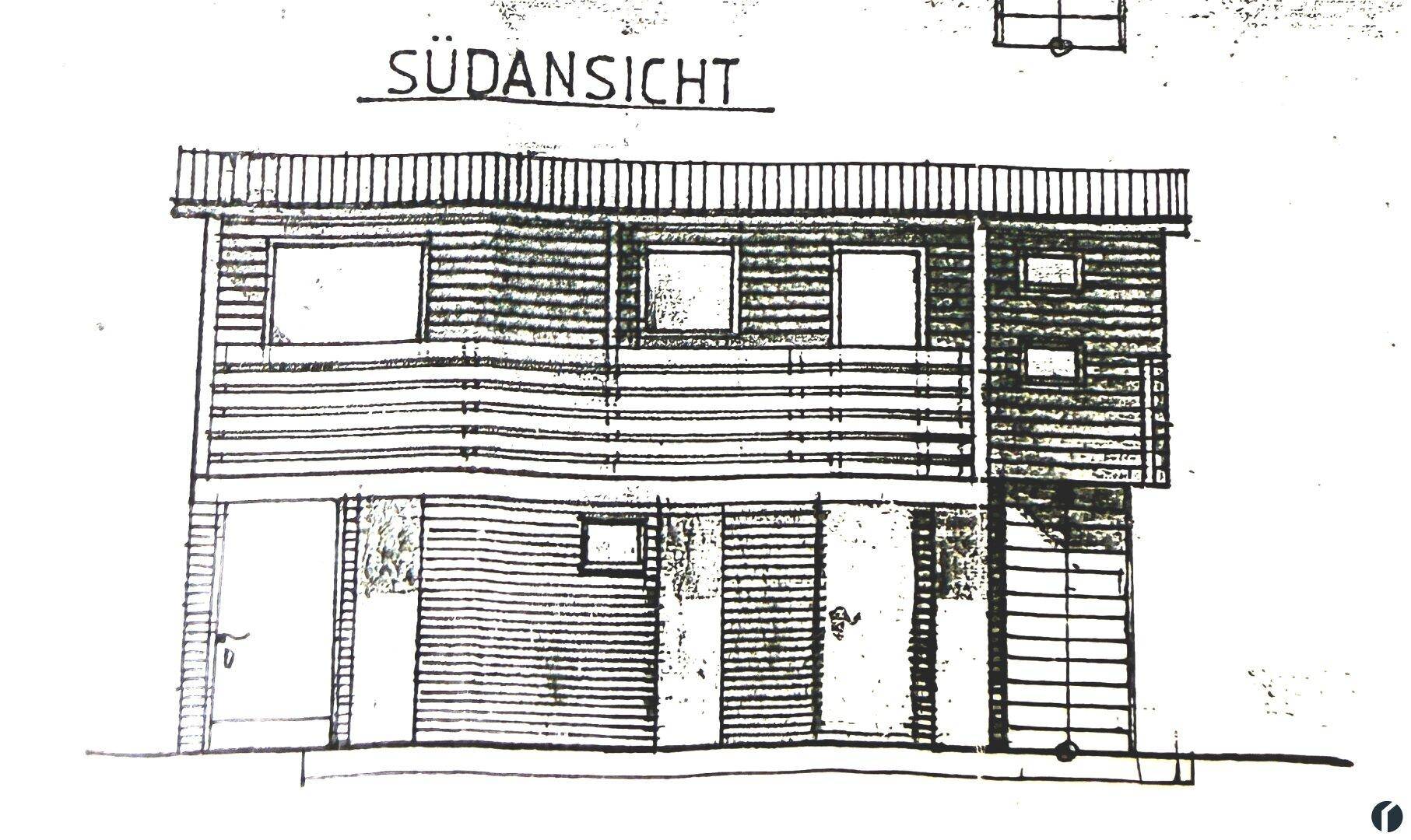Handgezeichnete Südansicht des Gebäudes mit mehreren Fenstern und Holzfassade.