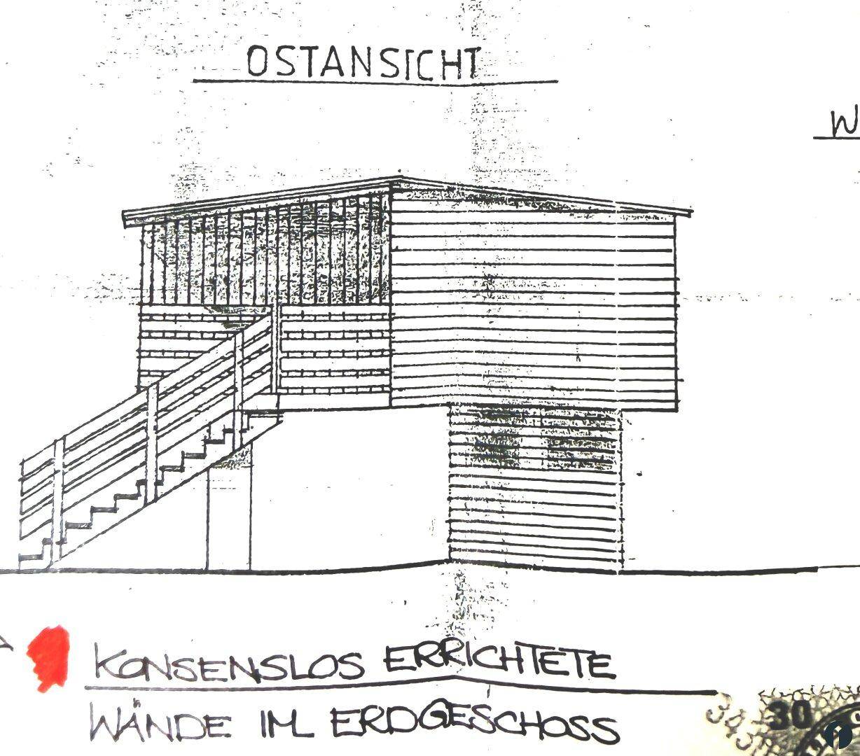 Handgezeichnete Ostansicht des Gebäudes mit Außentreppe und Holzfassade.